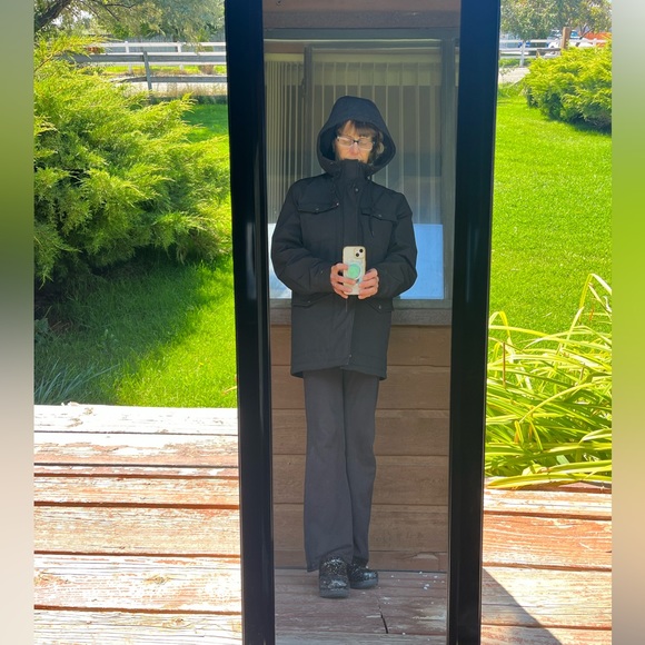 COPY - LEVI’S Sherpa lined mid-length black women’s hooded jacket. EUC - Picture 2 of 14